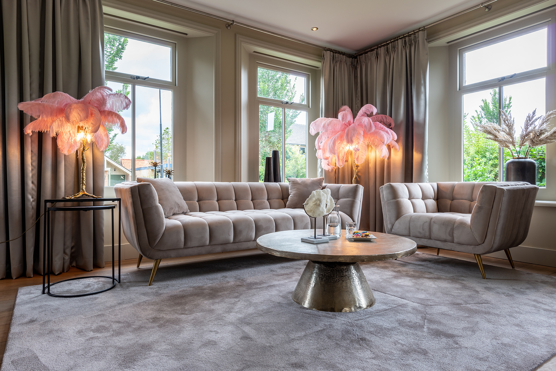 Richmond Couch Huxley Khaki Samt / Brushed Gold (Quartz Khaki ) Richmond Couch Huxley Khaki Samt / Brushed Gold (Quartz Khaki )