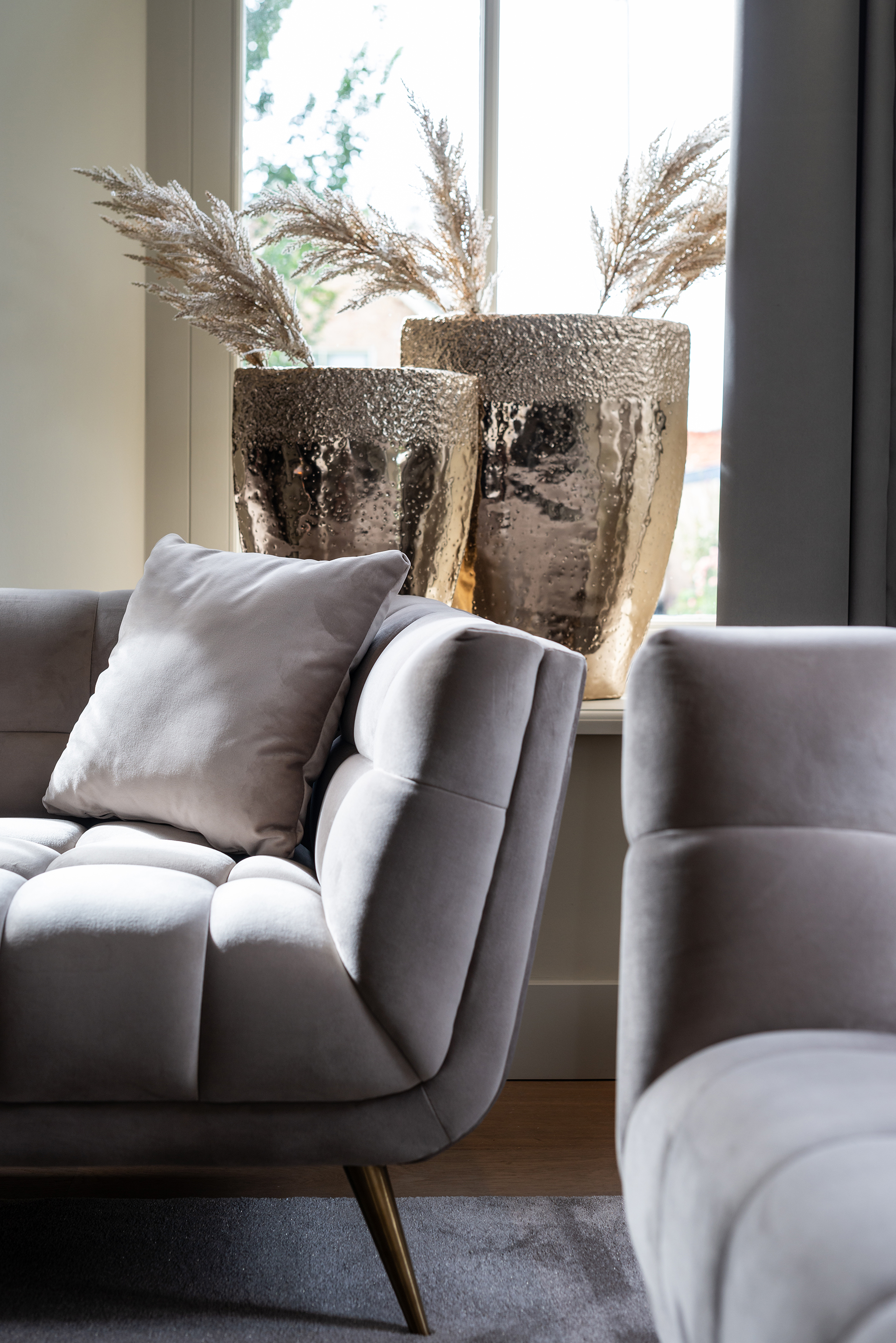 Richmond Couch Huxley Khaki Samt / Brushed Gold (Quartz Khaki ) Richmond Couch Huxley Khaki Samt / Brushed Gold (Quartz Khaki )