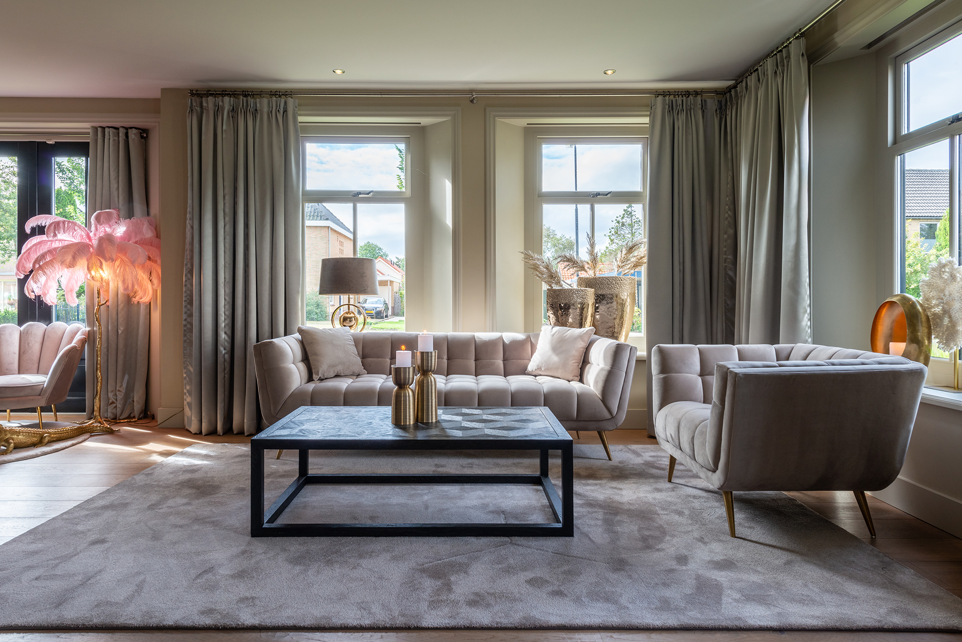 Richmond Couch Huxley Khaki Samt / Brushed Gold (Quartz Khaki ) Richmond Couch Huxley Khaki Samt / Brushed Gold (Quartz Khaki )