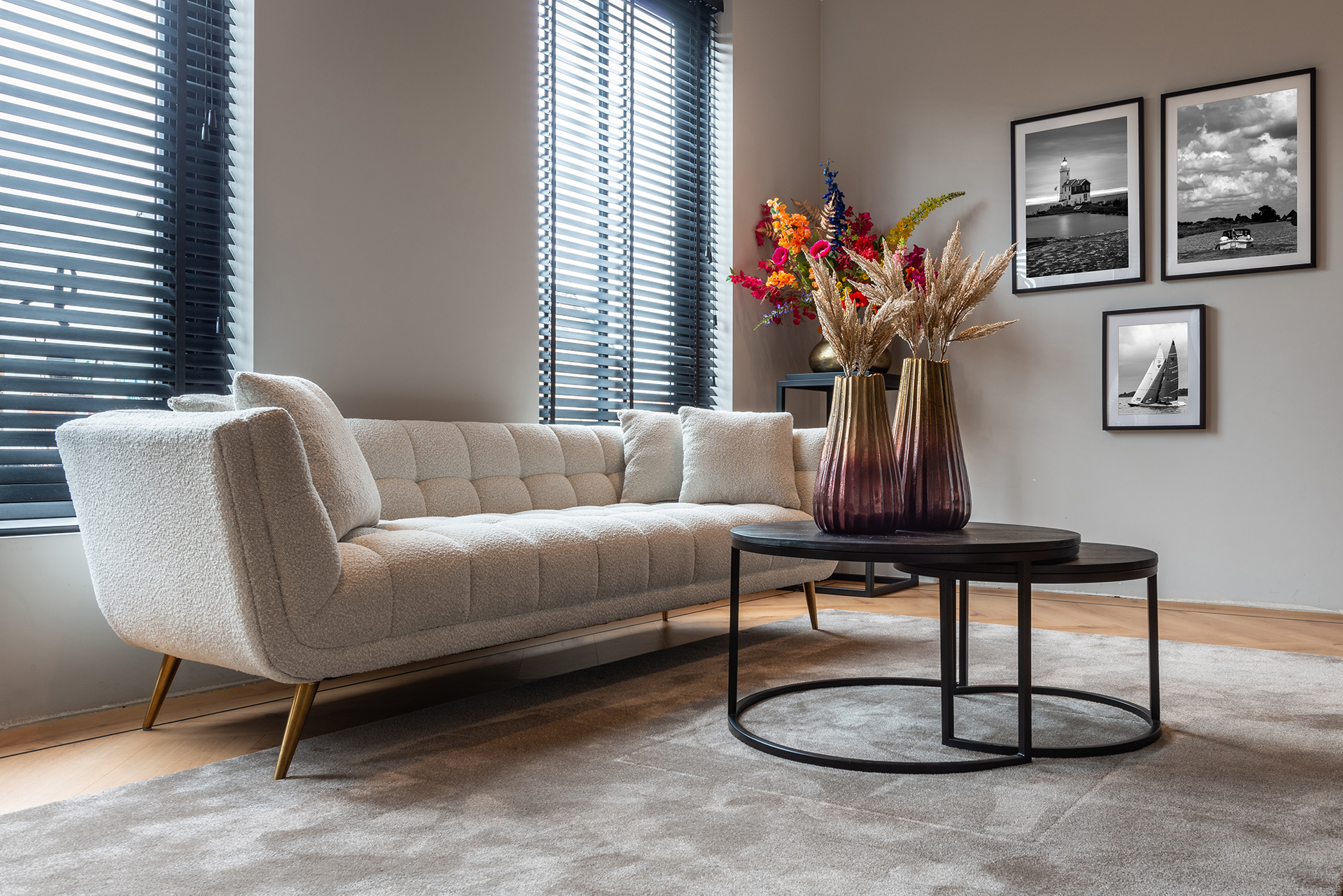 Richmond Couch Huxley Weißer Bouclé / Brushed gold (Copenhagen 900 Bouclé Weiß) Richmond Couch Huxley Weißer Bouclé / Brushed gold (Copenhagen 900 Bouclé Weiß)