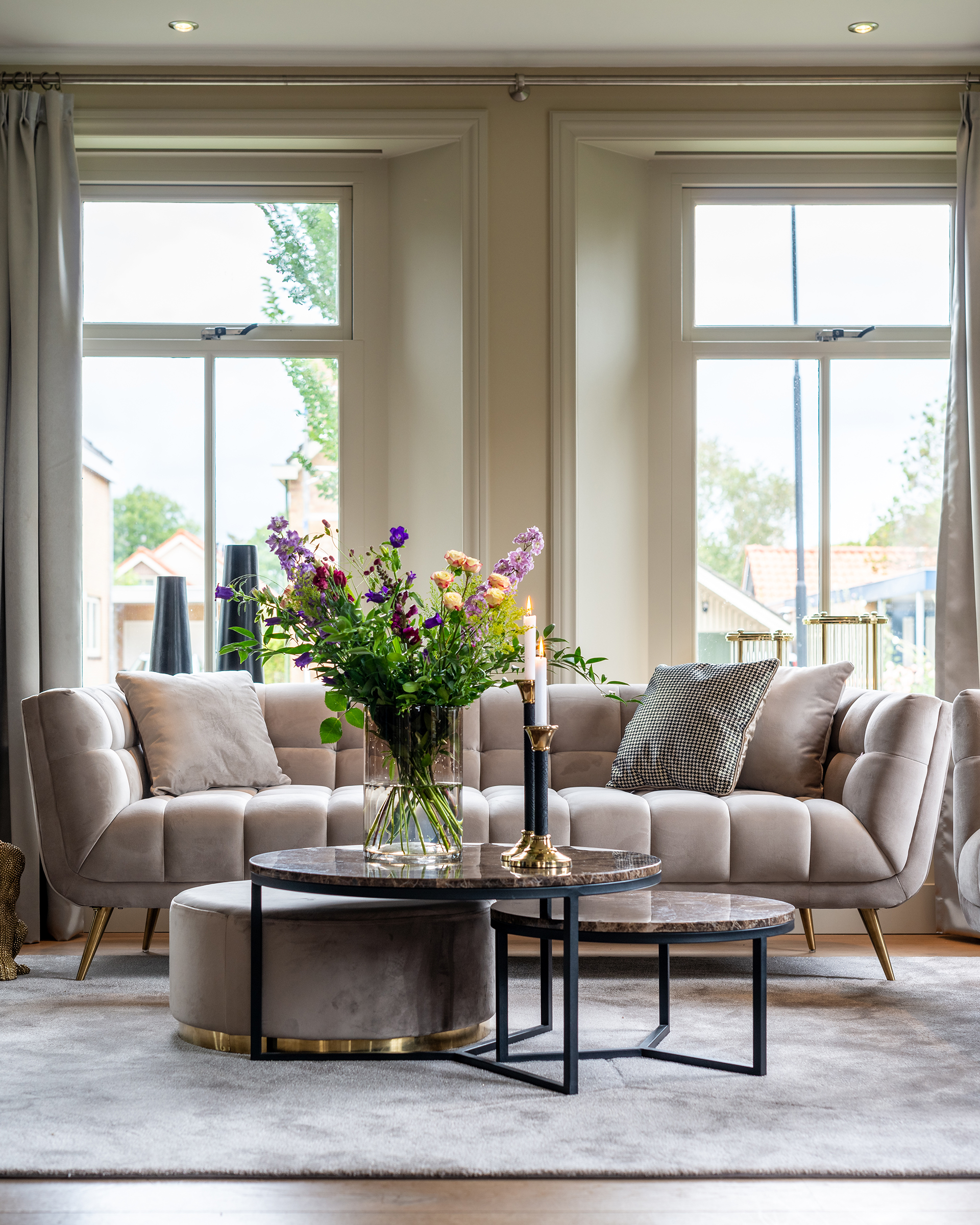 Richmond Couch Huxley Khaki Samt / Brushed Gold (Quartz Khaki ) Richmond Couch Huxley Khaki Samt / Brushed Gold (Quartz Khaki )