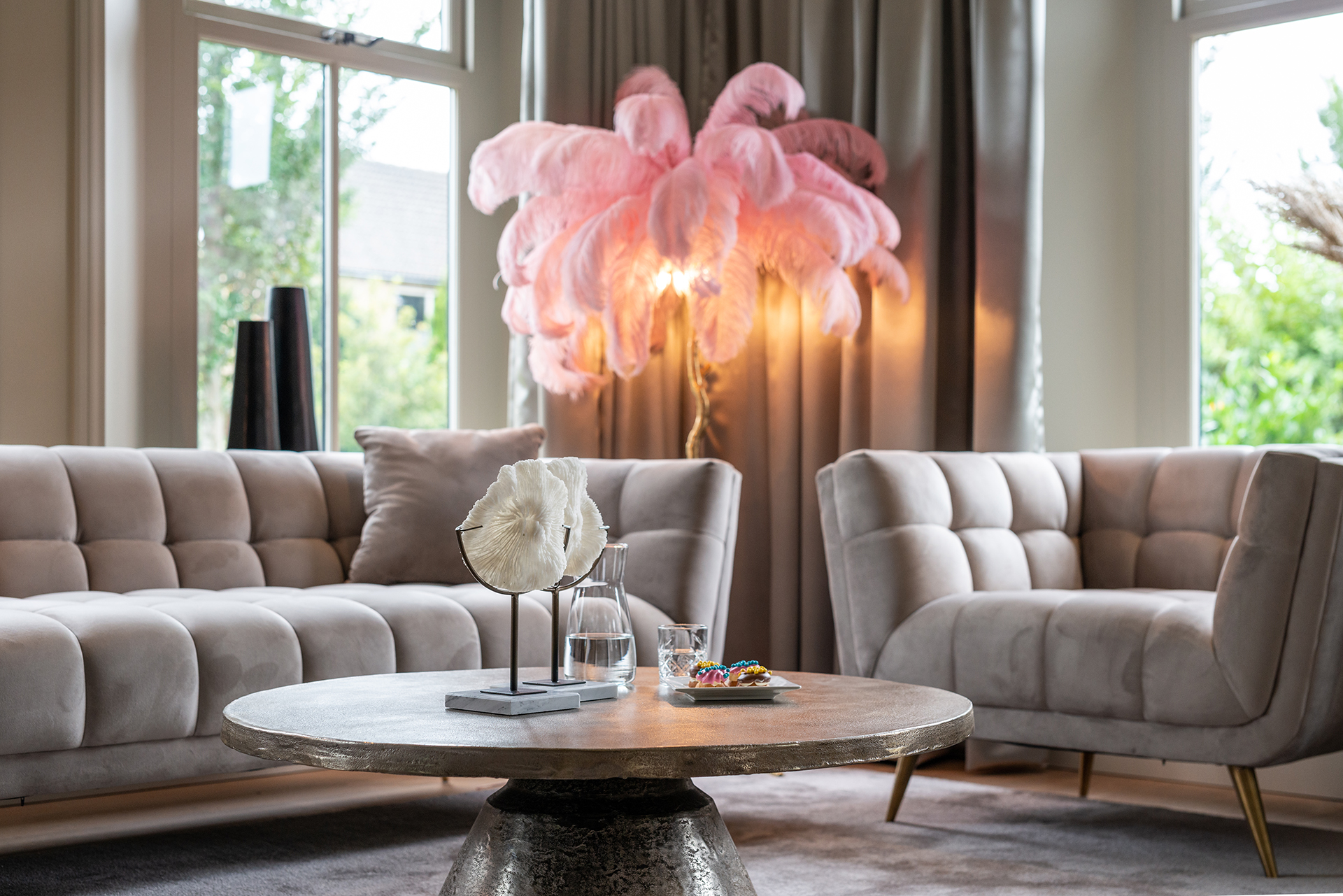 Richmond Couch Huxley Khaki Samt / Brushed Gold (Quartz Khaki ) Richmond Couch Huxley Khaki Samt / Brushed Gold (Quartz Khaki )