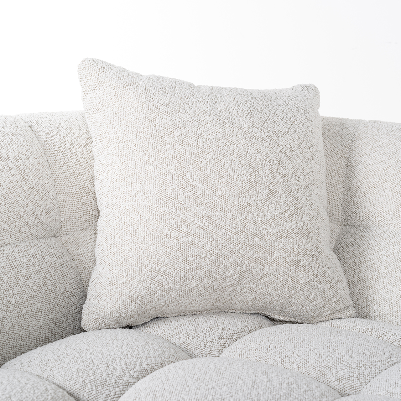 Richmond Couch Huxley Weißer Bouclé / Brushed gold (Copenhagen 900 Bouclé Weiß) Richmond Couch Huxley Weißer Bouclé / Brushed gold (Copenhagen 900 Bouclé Weiß)
