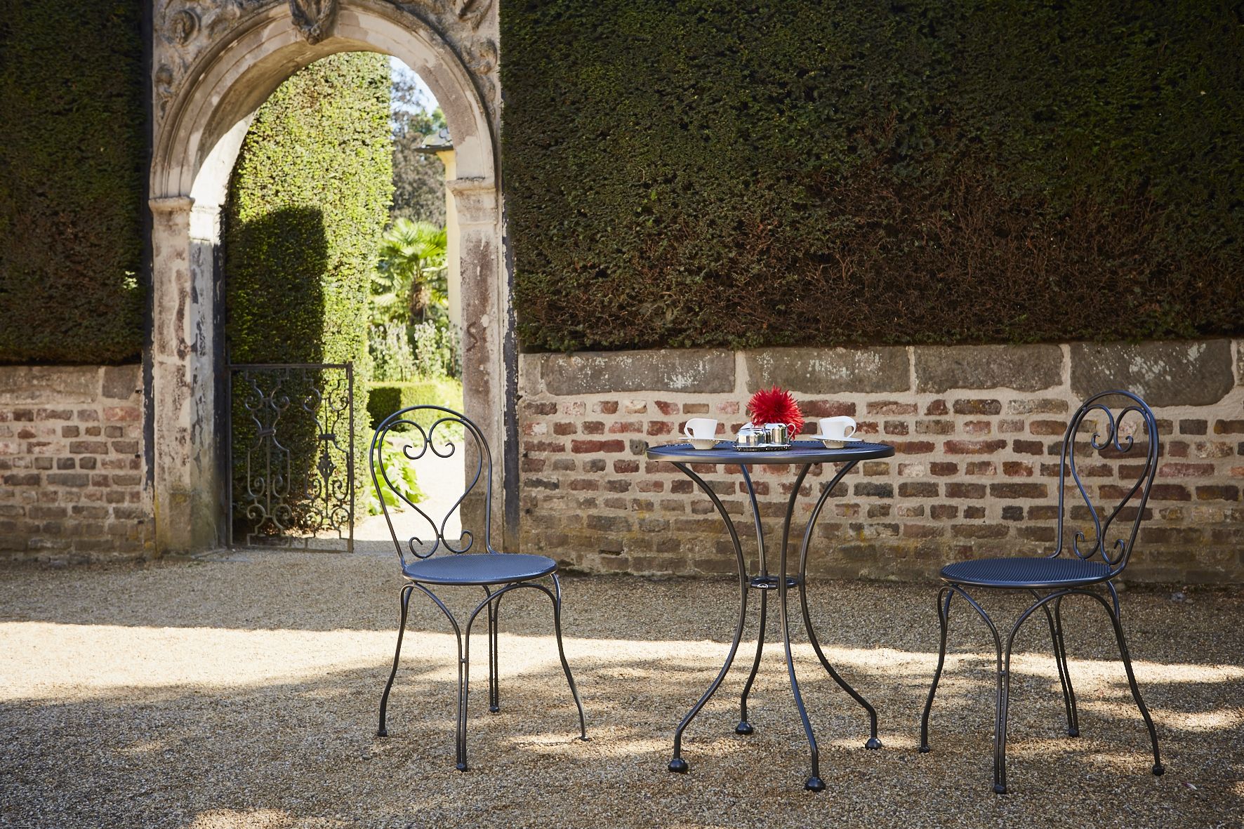 Royal Garden Caffeo Set inkl. 2 Stühle und Tisch