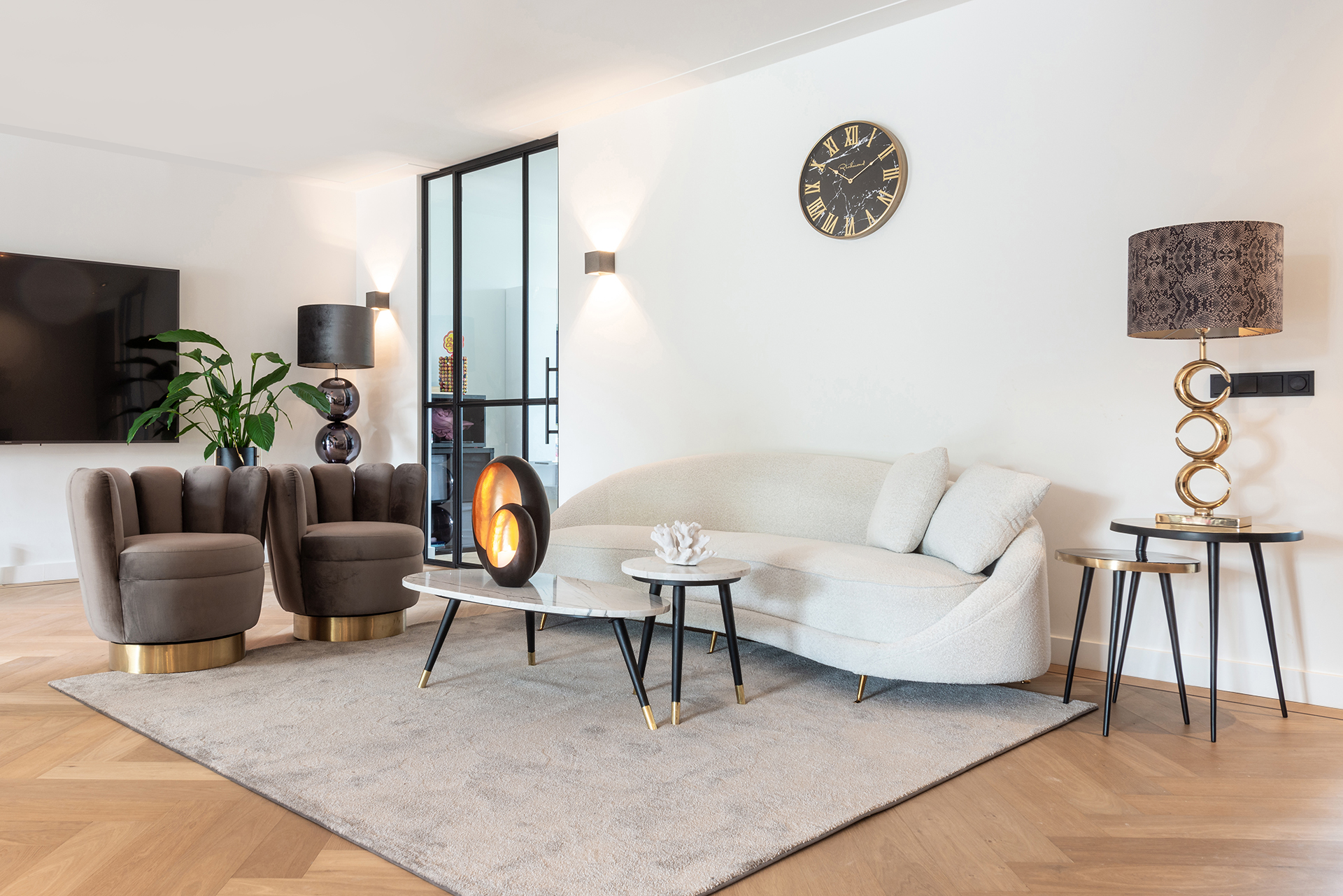 Richmond Sofa Bourbon mit 2 Kissen Weiß / Gold (Copenhagen 900 Bouclé Weiß)